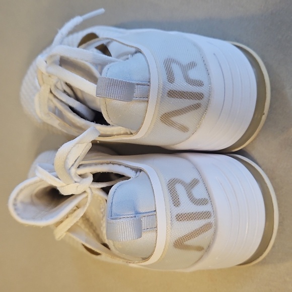 Nike Air Max Bella Tr 2 Sneakers - Picture 5 of 13